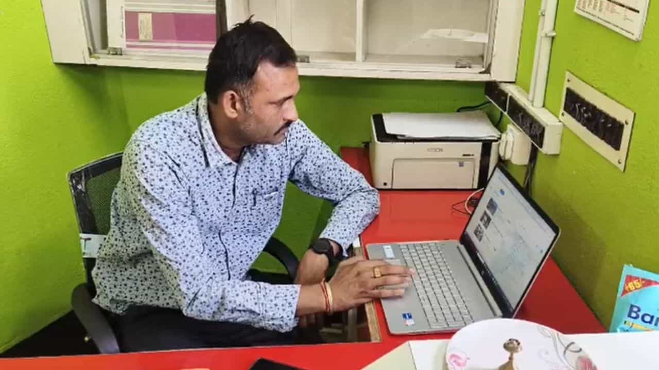 Asansol: মিনিটে মিনিটে বাতিল হচ্ছে বুকিং, ক্ষতির মুখে পর্যটন ব্যবসায়ীরা Asansol: মিনিটে মিনিটে বাতিল হচ্ছে বুকিং, ক্ষতির মুখে পর্যটন ব্যবসায়ীরা