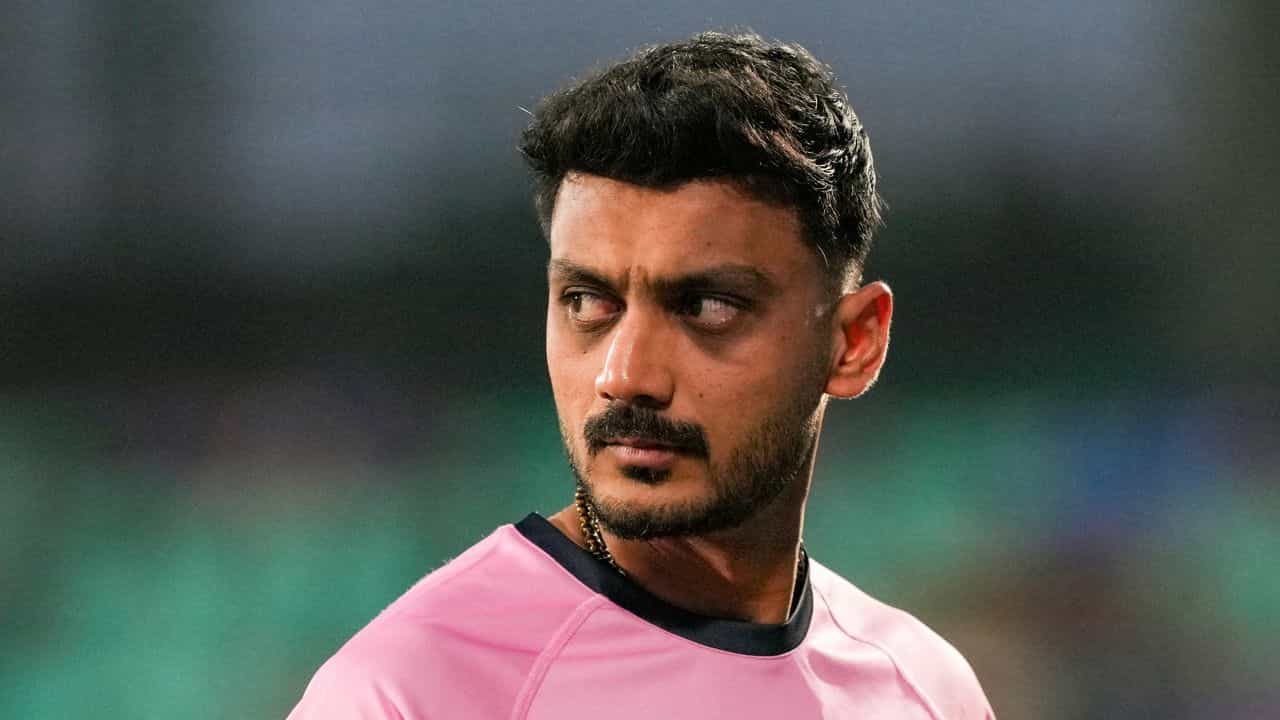 Axar Patel: DC-র নেতৃত্বের চাপে বোলার অক্ষর প্যাটেল বিপাকে? Axar Patel: DC-র নেতৃত্বের চাপে বোলার অক্ষর প্যাটেল বিপাকে?