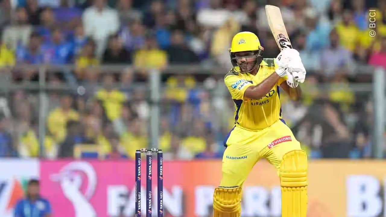 Watch Video: IPL-এ প্রথমবার খেলছে দাদা আয়ুষ, আবাগে গ্যালারিতে বসে কেঁদে ভাসালেন ভাই