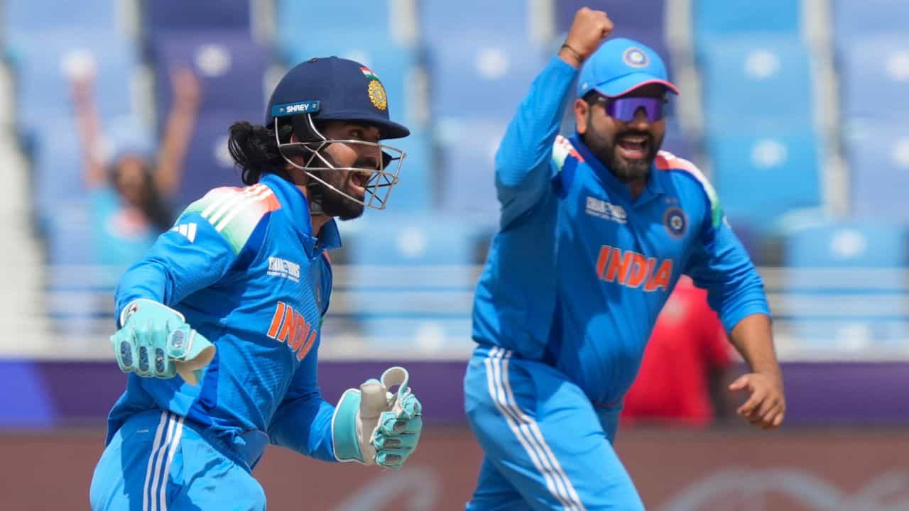 BCCI Contracts: বোর্ডের বার্ষিক চুক্তির তালিকা প্রকাশ্যে, কত আয় করেন রোহিত-বিরাটরা? BCCI Contracts: বোর্ডের বার্ষিক চুক্তির তালিকা প্রকাশ্যে, কত আয় করেন রোহিত-বিরাটরা?