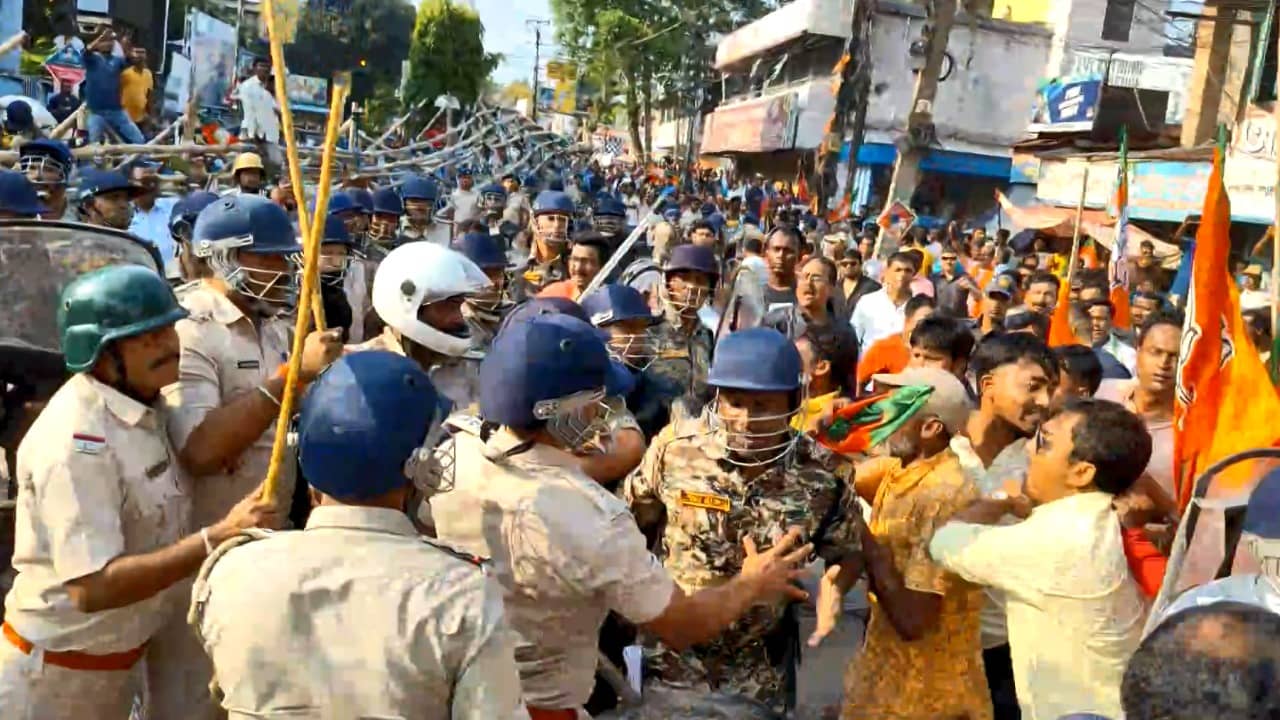 BJP Agitation: বিজেপির মিছিল আটকাল পুলিশ, ‘লাঠিচার্জ করে কোনও পুলিশ বাঁচতে পারেনি’, গর্জে উঠলেন সুকান্ত