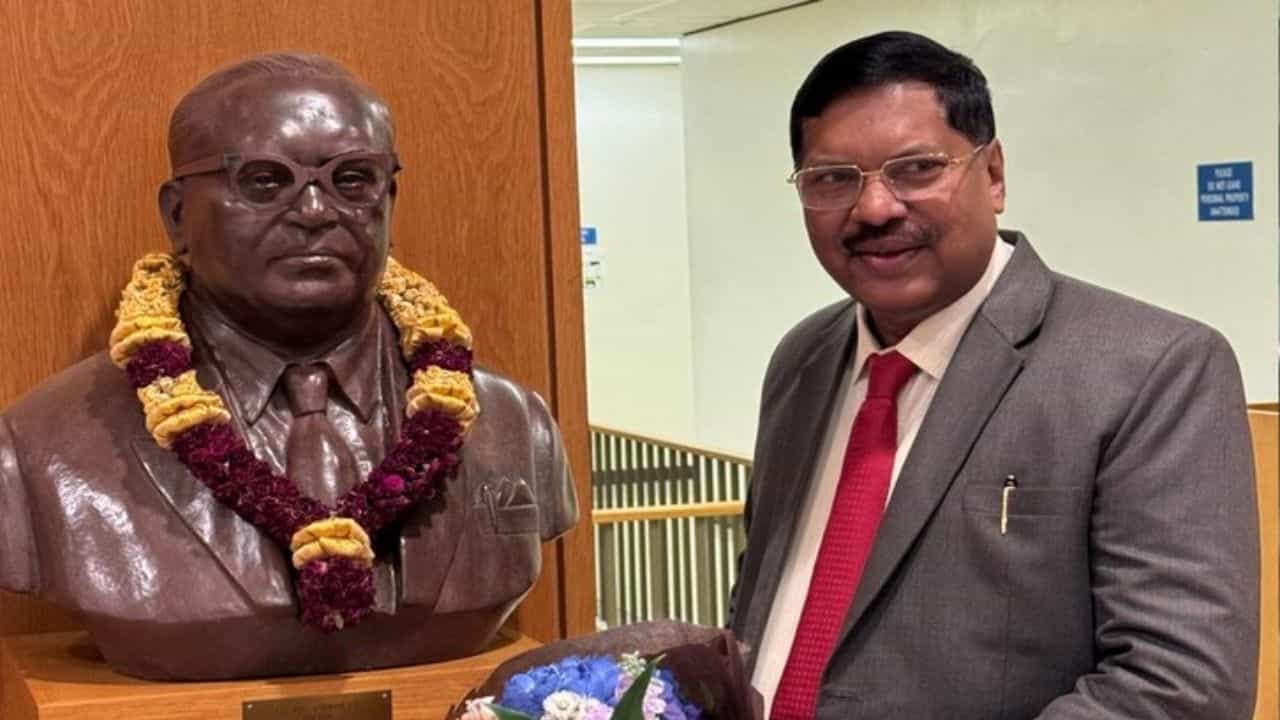 Next CJI BR Gavai: সুপ্রিম কোর্টের পরবর্তী প্রধান বিচারপতি হচ্ছেন বিআর গভাই, কতদিন মেয়াদ তাঁর? Next CJI BR Gavai: সুপ্রিম কোর্টের পরবর্তী প্রধান বিচারপতি হচ্ছেন বিআর গভাই, কতদিন মেয়াদ তাঁর?