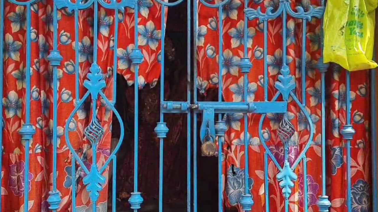 Fire: বাইরের দরজায় তুলল ছিটকিনি, তারপর আগুন জ্বালাল দুষ্কৃতীরা