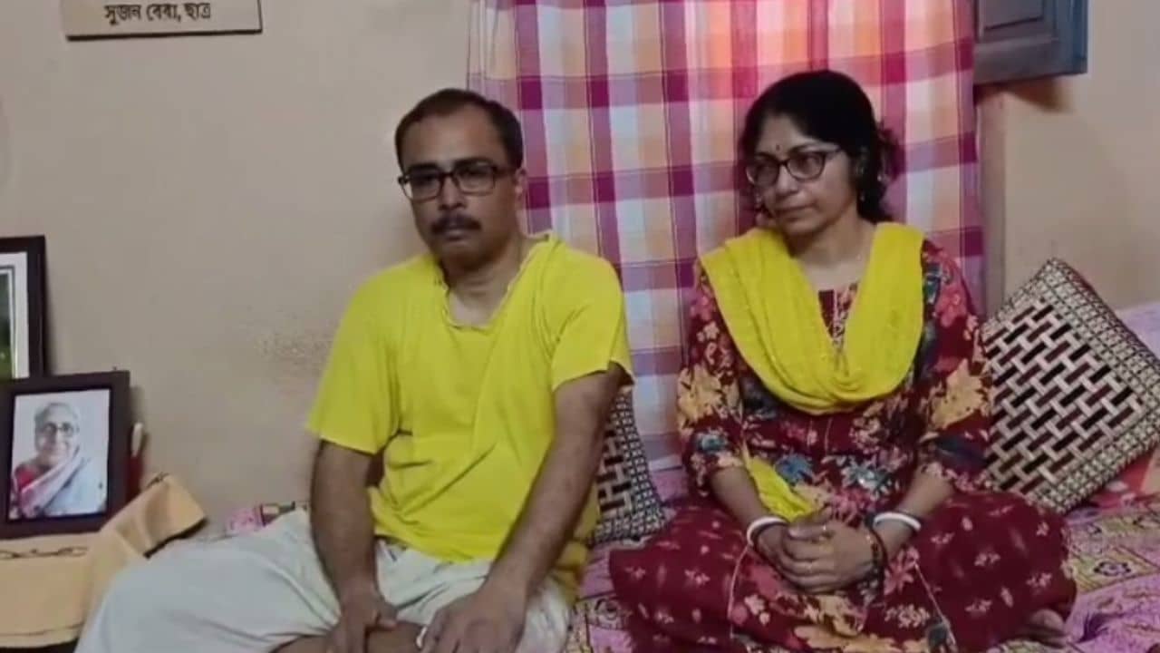 Kashmir Attack: আড়াই ঘণ্টার তফাৎ! কাশ্মীরে কানঘেঁষে বেরিয়ে গেল মৃত্যু, কোলাঘাট ফিরে বললেন দম্পতি