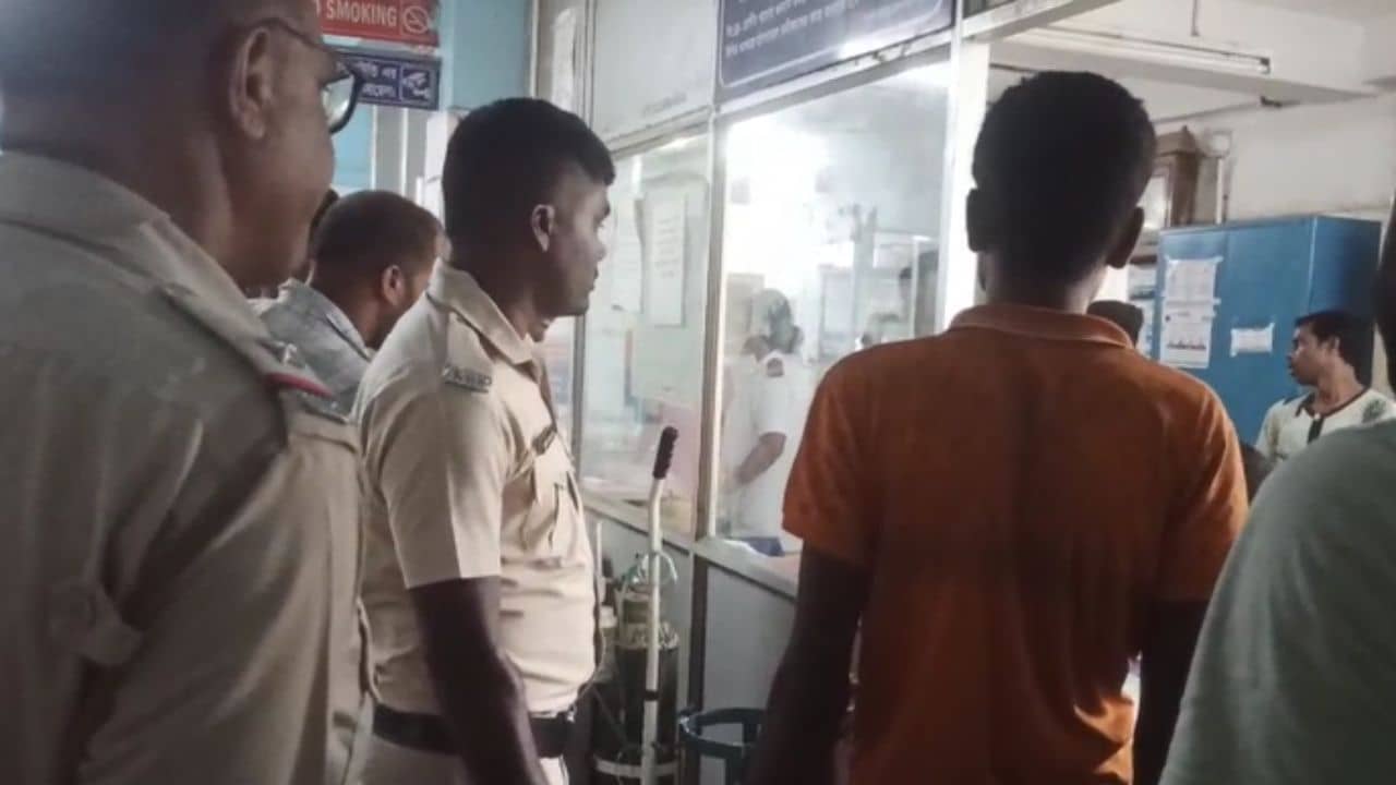 Malda: রয়েছে পশু পাচারেরও অভিযোগ, জঙ্গি সন্দেহে মালদহ থেকে গ্রেফতার বাংলাদেশি