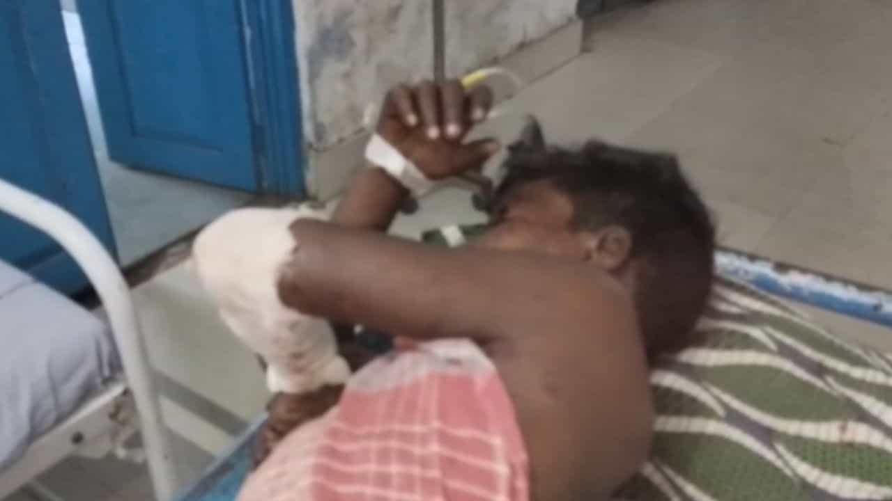 Bomb Blast: সামশেরগঞ্জে বোমা বিস্ফোরণ, আহত ২ নাবালক Bomb Blast: সামশেরগঞ্জে বোমা বিস্ফোরণ, আহত ২ নাবালক