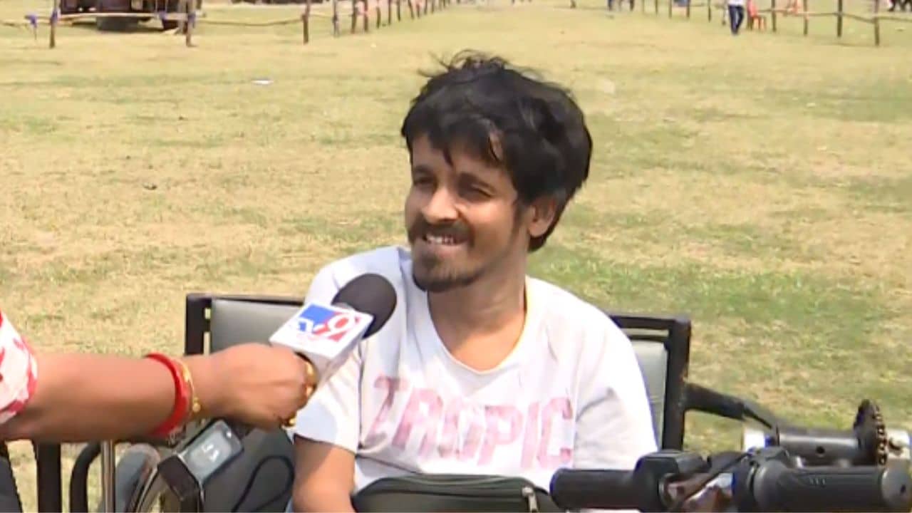 CPIM Brigade: শরীরে যক্ষ্মা! গরমে তেতেপুড়ে হুইল চেয়ারে ব্রিগেডে হাজির শাহেনশাহ আলম, ডাক দিচ্ছেন বদলের