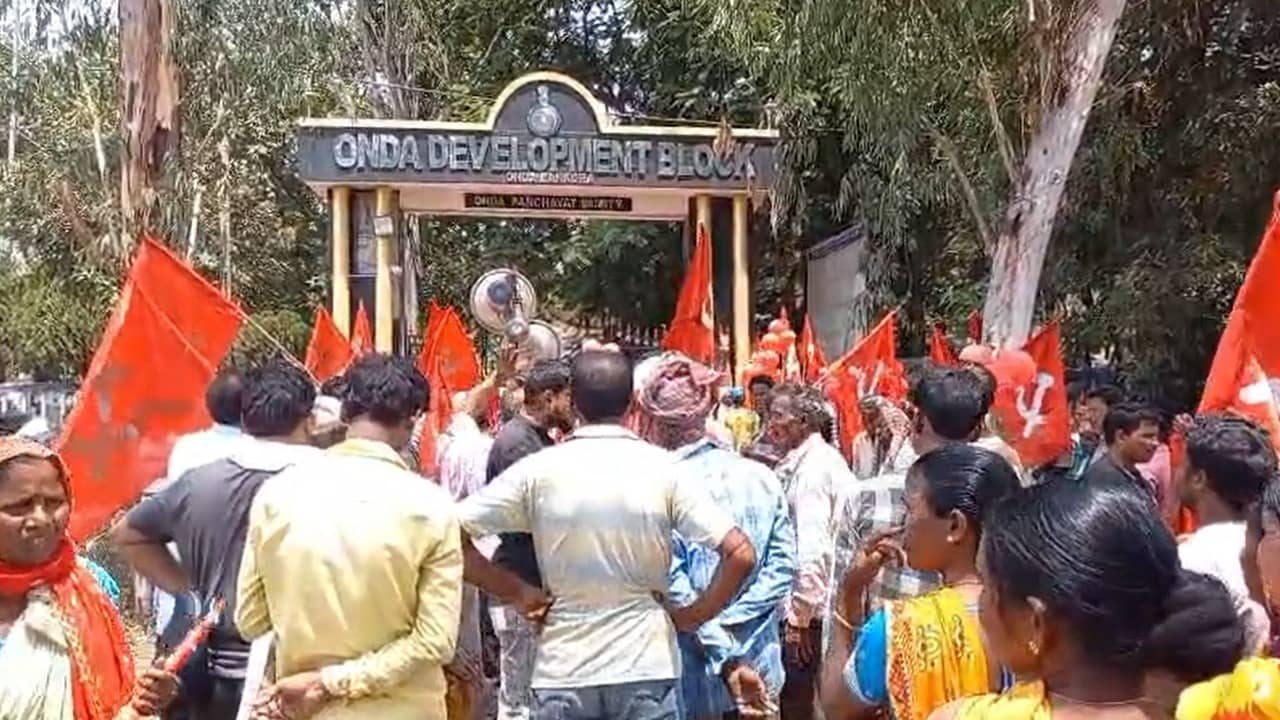 Recruitment Case: চাকরি বাতিলে রণংদেহি মেজাজে বামেরা, অবরুদ্ধ হয়ে গেল ৬০ নম্বর জাতীয় সড়ক