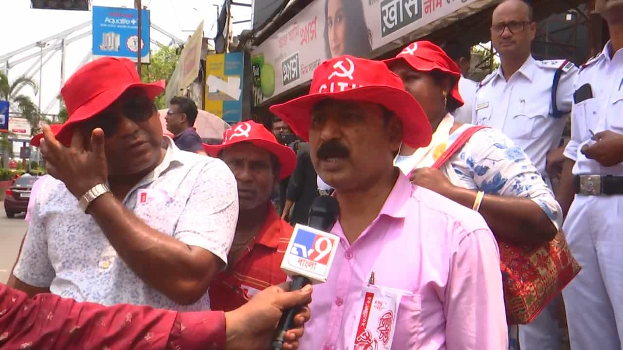 CPIM Brigade: ‘আমরা ঠিক পৌঁছাব, আমাদের আটকাতে পারবে না’, ফেরিঘাট বন্ধ হতেই ক্ষোভে গর্জে উঠলেন বাম কর্মীরা CPIM Brigade: ‘আমরা ঠিক পৌঁছাব, আমাদের আটকাতে পারবে না’, ফেরিঘাট বন্ধ হতেই ক্ষোভে গর্জে উঠলেন বাম কর্মীরা