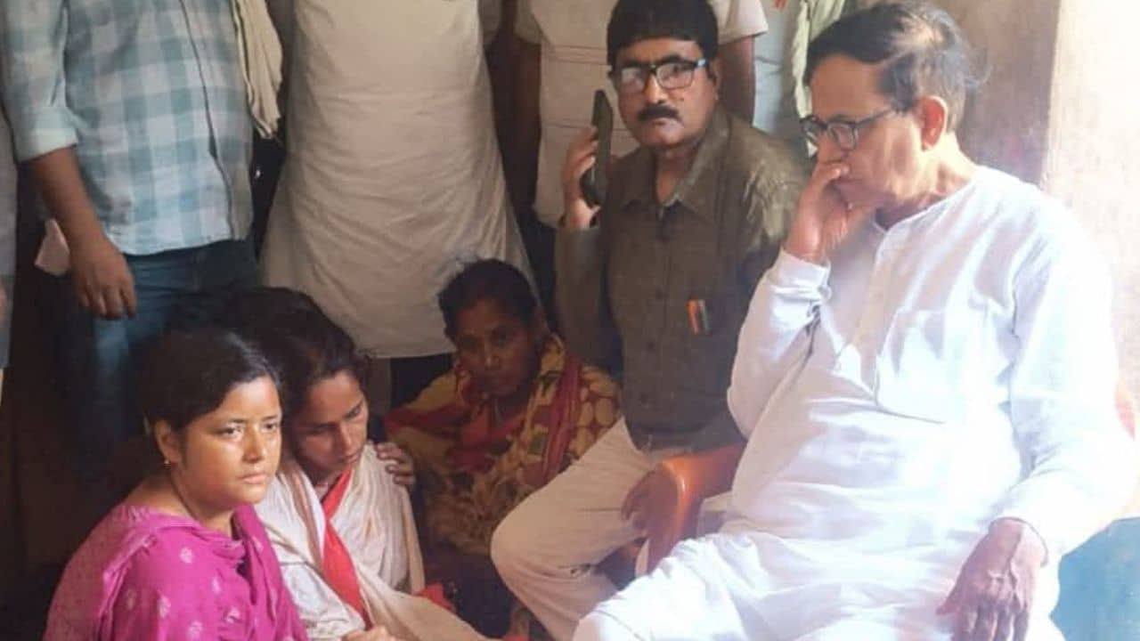 CPM কর্মীদের মৃত্যুর প্রতিবাদে শহিদ দিবস পালনের ডাক BJP-র, তার আগেই শোকার্তদের বাড়িতে হাজির সেলিম-মীনাক্ষীরা