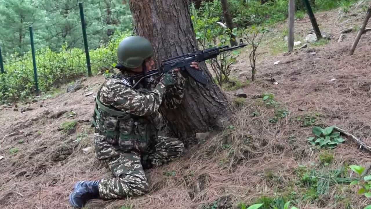 Pakistan violates ceasefire: মুখ লুকানোর জায়গা না পেয়ে লাগাতার সংঘর্ষবিরতি চুক্তি লঙ্ঘন পাকিস্তানের, মুখের মতো জবাব ভারতের Pakistan violates ceasefire: মুখ লুকানোর জায়গা না পেয়ে লাগাতার সংঘর্ষবিরতি চুক্তি লঙ্ঘন পাকিস্তানের, মুখের মতো জবাব ভারতের