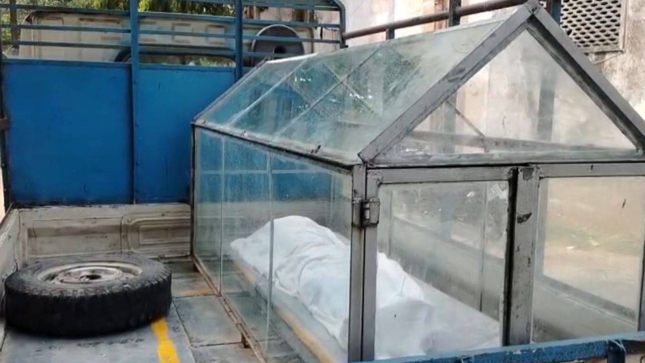 Child Died: জেদ করে ওখানেই খেলছিল, ধসে চাপা পড়ে নাবালকের মৃত্যুতে বুক চাপড়াচ্ছেন বাবা