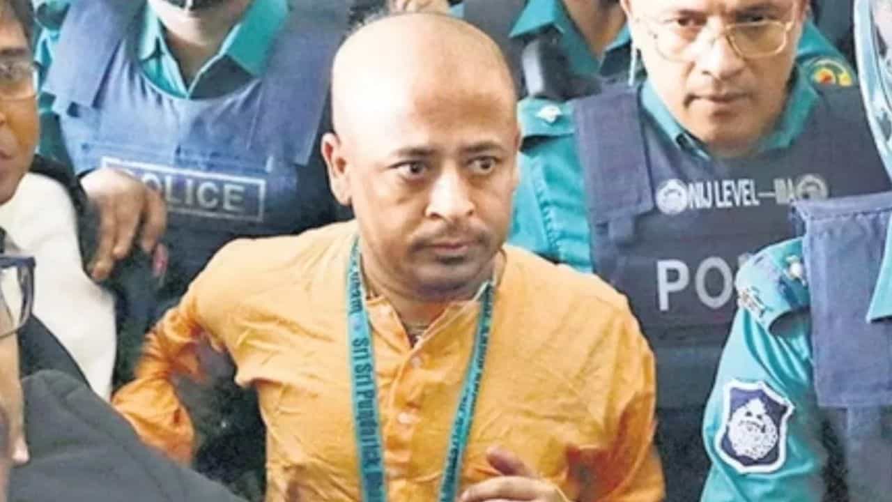 Chinmay Krishna Das: অবশেষে জামিন পেলেন সন্ন্যাসী চিন্ময় কৃষ্ণ দাস Chinmay Krishna Das: অবশেষে জামিন পেলেন সন্ন্যাসী চিন্ময় কৃষ্ণ দাস