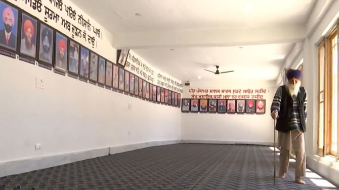 'গুরুদ্বারের সামনে দাঁড় করিয়ে ৩৫ শিখকে গুলি করল জঙ্গিরা' 'গুরুদ্বারের সামনে দাঁড় করিয়ে ৩৫ শিখকে গুলি করল জঙ্গিরা'