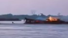 ভয়াবহ আগুন, নদীতে ডুবেও গেল নৌকা, মৃত কমপক্ষে ১৪৮ ভয়াবহ আগুন, নদীতে ডুবেও গেল নৌকা, মৃত কমপক্ষে ১৪৮