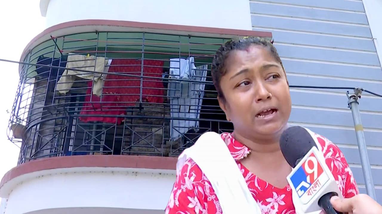 Couple dead body: মুকুন্দপুরে ফ্ল্যাটে দম্পতির ঝুলন্ত দেহ, পুত্র-পুত্রবধূর বিরুদ্ধে অত্যাচারের অভিযোগ