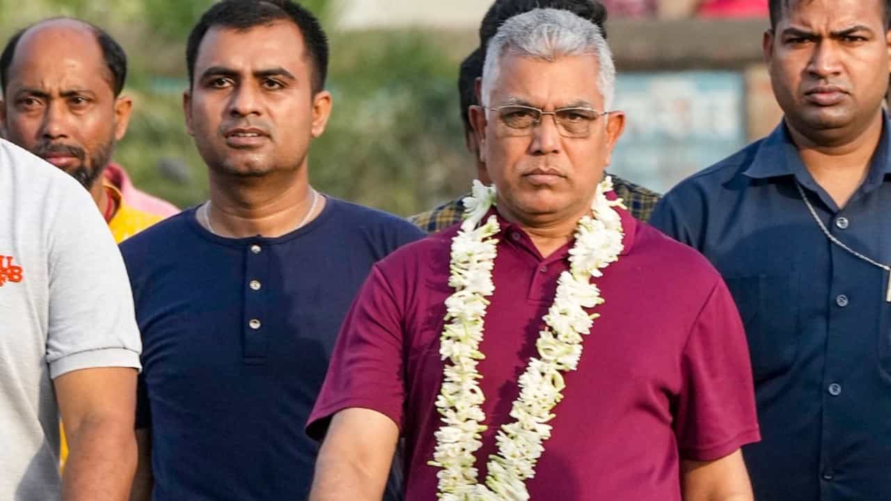 Dilip Ghosh Marriage: দিলীপ ঘোষকে বিয়ে করতে ‘নিষেধ’ করেছিল RSS? প্রশ্ন উঠছে কামিনী কাঞ্চনেরও? Dilip Ghosh Marriage: দিলীপ ঘোষকে বিয়ে করতে ‘নিষেধ’ করেছিল RSS? প্রশ্ন উঠছে কামিনী কাঞ্চনেরও?