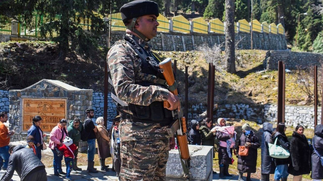 J&K Encounter: শুরু অ্যাকশন, বান্দিপোরায় এনকাউন্টারে খতম লস্কর কম্যান্ডার সহ ২ জঙ্গি, জখম ২ নিরাপত্তারক্ষী