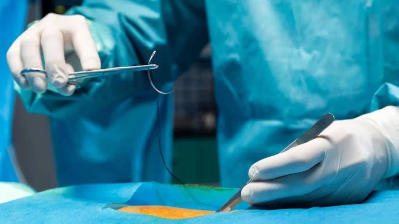 Fake Doctor: একের পর এক অস্ত্রোপচার হৃদরোগ বিশেষজ্ঞের, ৭ রোগীর মৃত্যর পর জানা গেল সবটা...