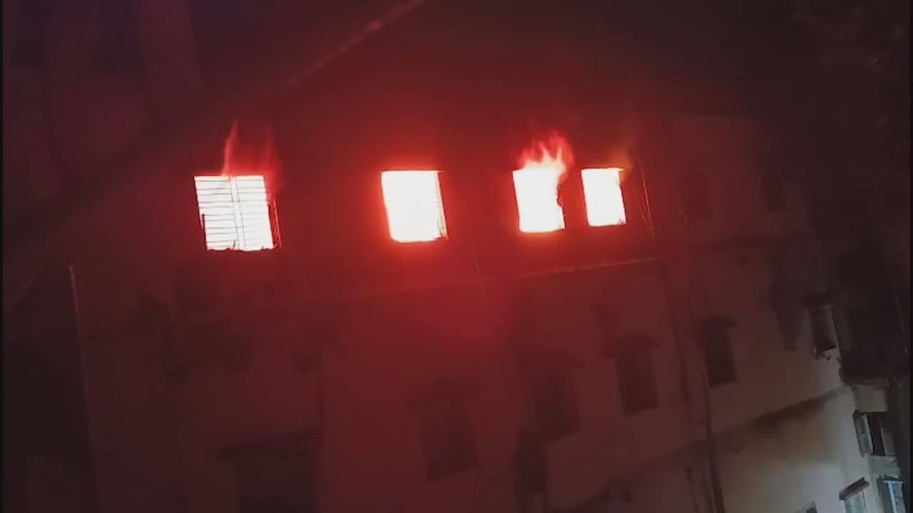 Kolkata Fire: বন্ধ ছাদের দরজা, দাউদাউ করে জ্বলছিল চারতলা, দমবন্ধ হয়ে মৃত্যু দুজনের, পাথুরিয়াঘাটায় ভয়াবহ অগ্নিকাণ্ড