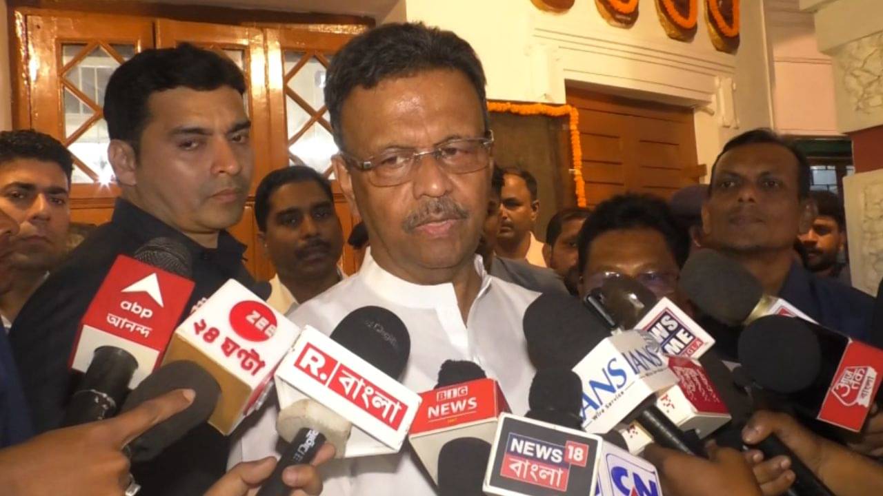 Firhad Hakim: সংখ্যালঘুরা দুঃখ পাবে এমন কাজ CM করবেন না, বাংলায় ওয়াকফ আইন কার্যকর না হওয়ার আশ্বাস ববির