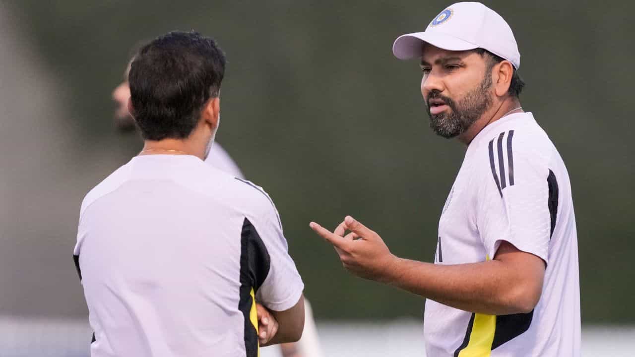 Rohit Sharma: ওপেন নয়, ইংল্যান্ড সফরে রোহিতের ব্যাটিং পজিশন ঠিক করে দিলেন ক্লার্ক Rohit Sharma: ওপেন নয়, ইংল্যান্ড সফরে রোহিতের ব্যাটিং পজিশন ঠিক করে দিলেন ক্লার্ক