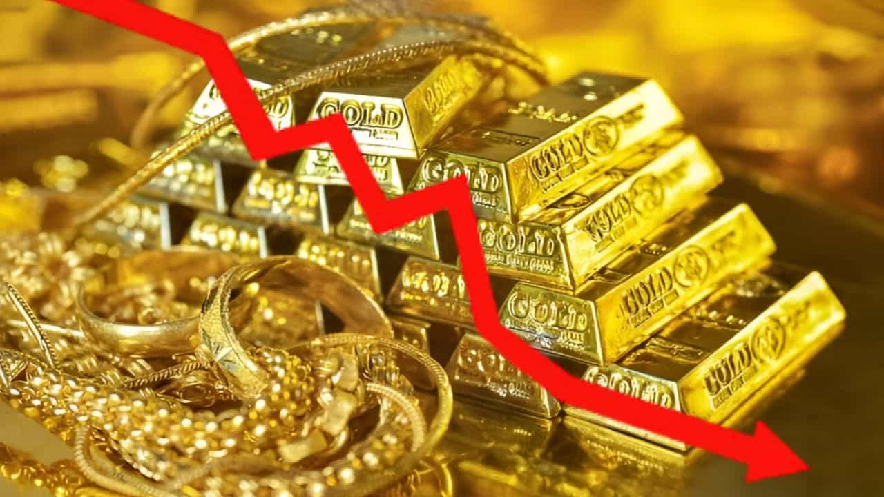 Gold Price: হুড়মুড়িয়ে পড়বে সোনার দাম, নেমে আসবে ৬১ হাজার টাকায়! কারণ জানালেন এই বিশেষজ্ঞ! Gold Price: হুড়মুড়িয়ে পড়বে সোনার দাম, নেমে আসবে ৬১ হাজার টাকায়! কারণ জানালেন এই বিশেষজ্ঞ!