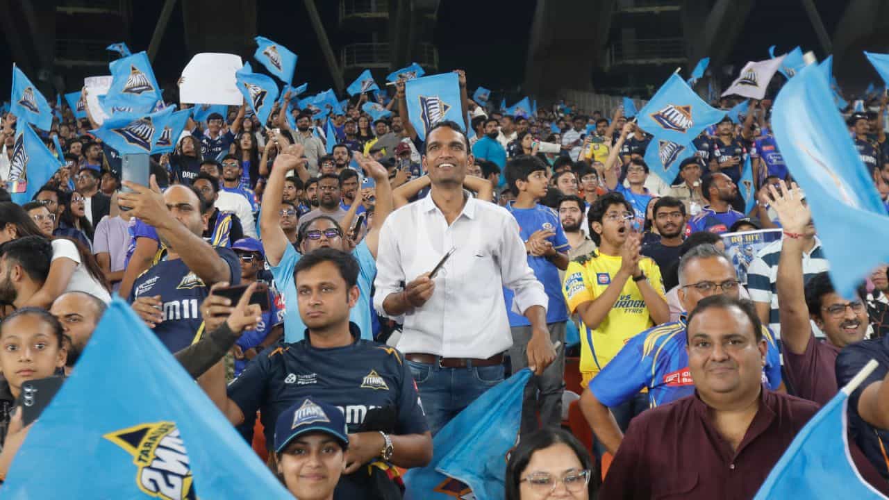 GT, IPL 2025: গিলের দলের বিশেষ উদ্যোগ, দুপুরের ম্যাচে ভক্তদের ফ্রি-তে সানস্ক্রিন, জল, ORS GT, IPL 2025: গিলের দলের বিশেষ উদ্যোগ, দুপুরের ম্যাচে ভক্তদের ফ্রি-তে সানস্ক্রিন, জল, ORS