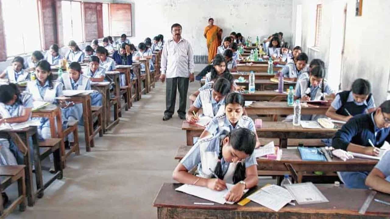 HS Exam: এবার কী হবে উচ্চ-মাধ্যমিক পরীক্ষার খাতা দেখার? জানাল সংসদ HS Exam: এবার কী হবে উচ্চ-মাধ্যমিক পরীক্ষার খাতা দেখার? জানাল সংসদ
