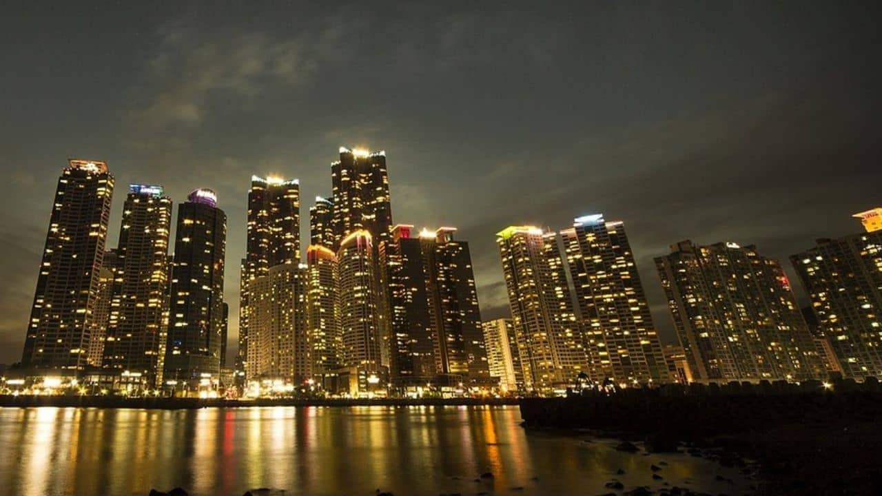 Flat GST: ফ্ল্যাটে থাকার খরচ বাড়বে আরও, ১৮ শতাংশ জিএসটি বসতে পারে মেইনটেন্যান্স চার্জে