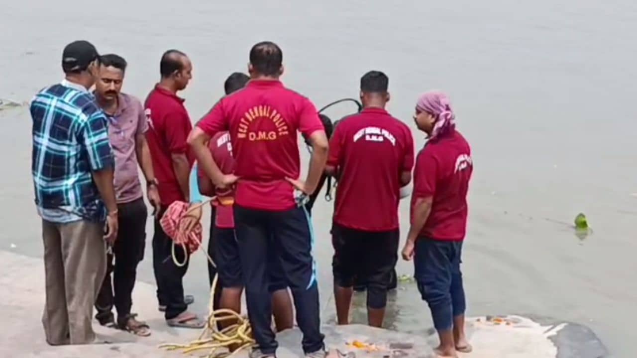 Hooghly: জানা ছিল না সাঁতার, গঙ্গায় স্নানে নেমে তলিয়ে গেল স্কুল ছাত্ররা