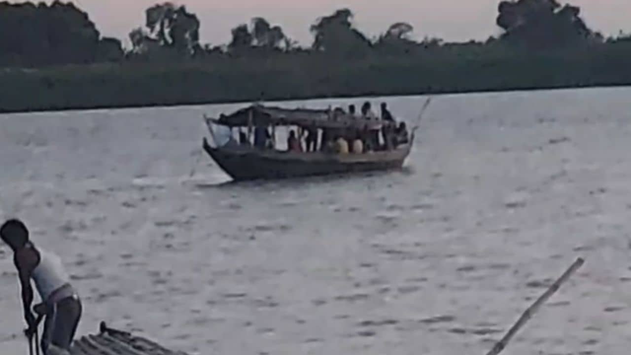 Howrah: সেলফি তুলতে গিয়ে বড় বিপদ, রূপনারায়ণে পড়ে গেলেন ব্যক্তি