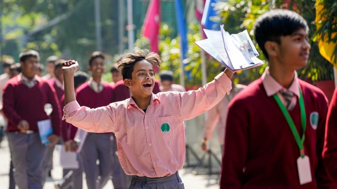 প্রকাশিত ICSE ও ISC-র পরীক্ষার ফল, কীভাবে রেজাল্ট দেখবেন জেনে নিন... প্রকাশিত ICSE ও ISC-র পরীক্ষার ফল, কীভাবে রেজাল্ট দেখবেন জেনে নিন...