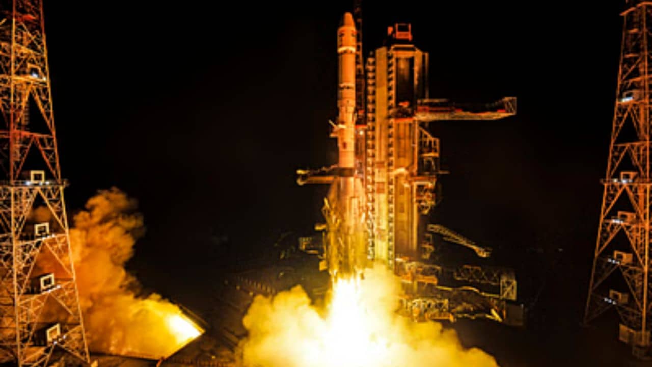 ISRO Job Vacancy: ইসরোয় চাকরি করার শখ? ১২ পাস করলেই হবে, চলে এল আকর্ষণীয় সুযোগ