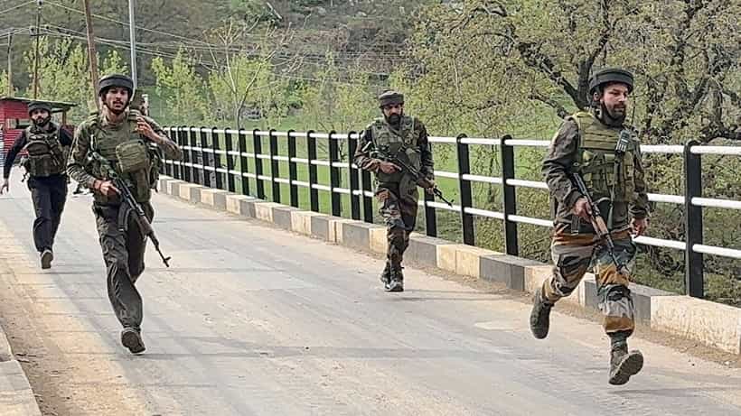 Pakistan: এটা আবার কী চাল চালছে পাকিস্তান? রাত বাড়লেই কেন নিয়ন্ত্রণ রেখায় পরপর শোনা যাচ্ছে গুলির শব্দ?