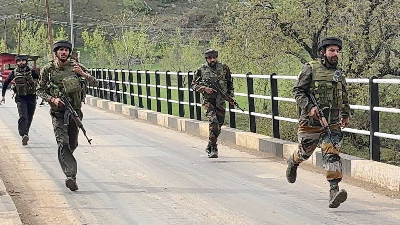 Pakistan: এটা আবার কী চাল চালছে পাকিস্তান? রাত বাড়লেই কেন নিয়ন্ত্রণ রেখায় পরপর শোনা যাচ্ছে গুলির শব্দ?