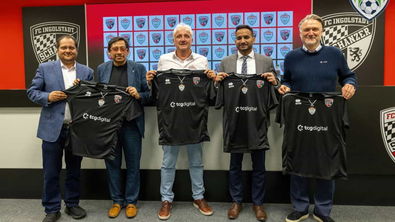 Indian Football: এফসি ইনগোলস্ট্যাডের সঙ্গে গাঁটছড়া IFC-র, প্রবাসী ভারতীয়দের জন্য ফুটবলের নতুন দিগন্ত Indian Football: এফসি ইনগোলস্ট্যাডের সঙ্গে গাঁটছড়া IFC-র, প্রবাসী ভারতীয়দের জন্য ফুটবলের নতুন দিগন্ত