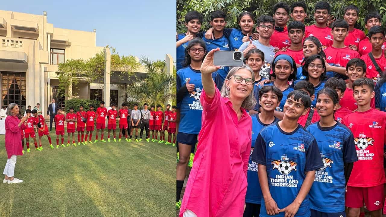 Indian Football: দেশে ফিরল টিভি নাইন নেটওয়ার্কের টাইগার-টাইগ্রেসরা, স্বাগত জানাল অস্ট্রিয়া দূতাবাস Indian Football: দেশে ফিরল টিভি নাইন নেটওয়ার্কের টাইগার-টাইগ্রেসরা, স্বাগত জানাল অস্ট্রিয়া দূতাবাস