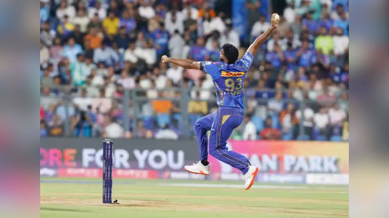 Jasprit Bumrah: ভিডিয়ো: জসপ্রীত বুমরার উইকেট, গ্যালারিতে মায়ের কোলেই সেলিব্রেশন ছেলে অঙ্গদের