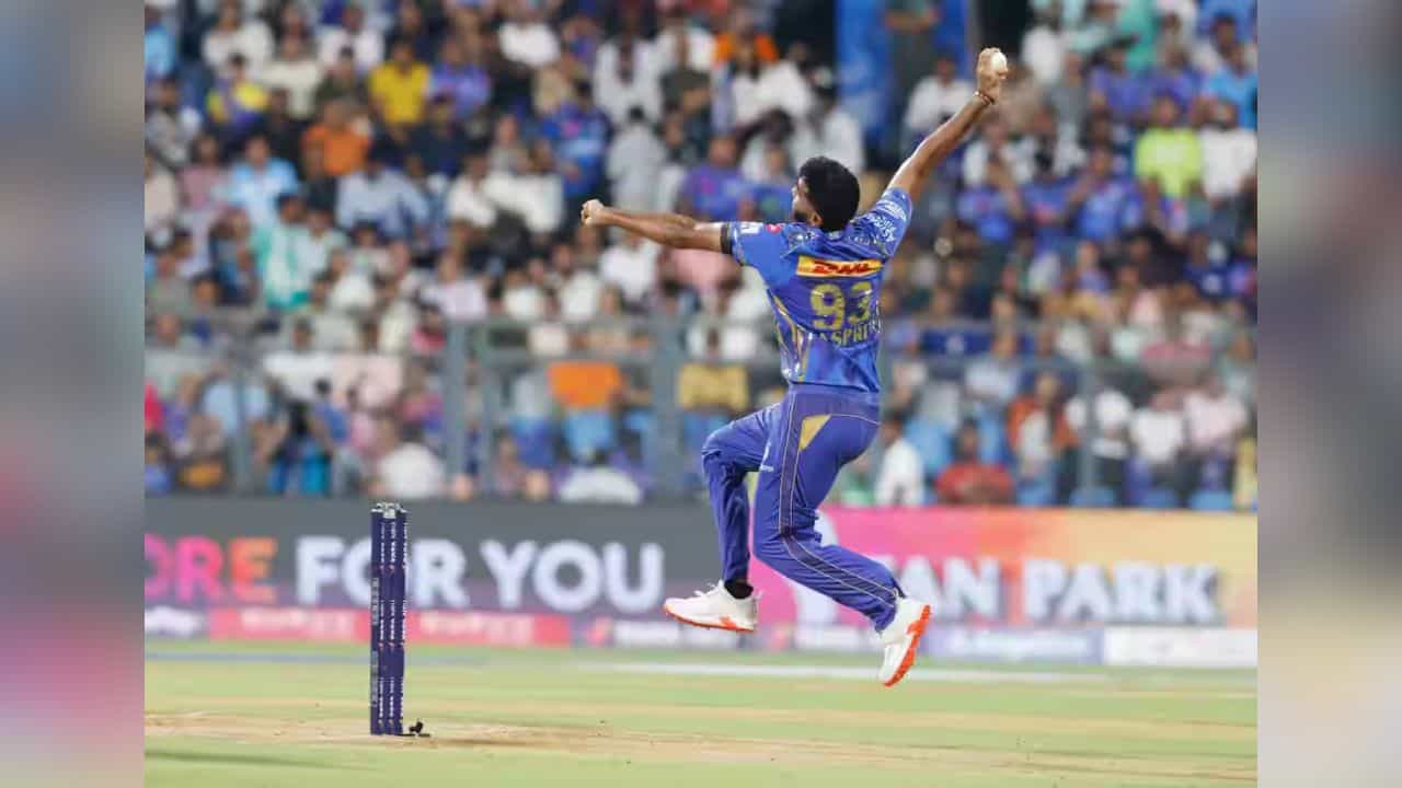 Jasprit Bumrah: ভিডিয়ো: জসপ্রীত বুমরার উইকেট, গ্যালারিতে মায়ের কোলেই সেলিব্রেশন ছেলে অঙ্গদের Jasprit Bumrah: ভিডিয়ো: জসপ্রীত বুমরার উইকেট, গ্যালারিতে মায়ের কোলেই সেলিব্রেশন ছেলে অঙ্গদের