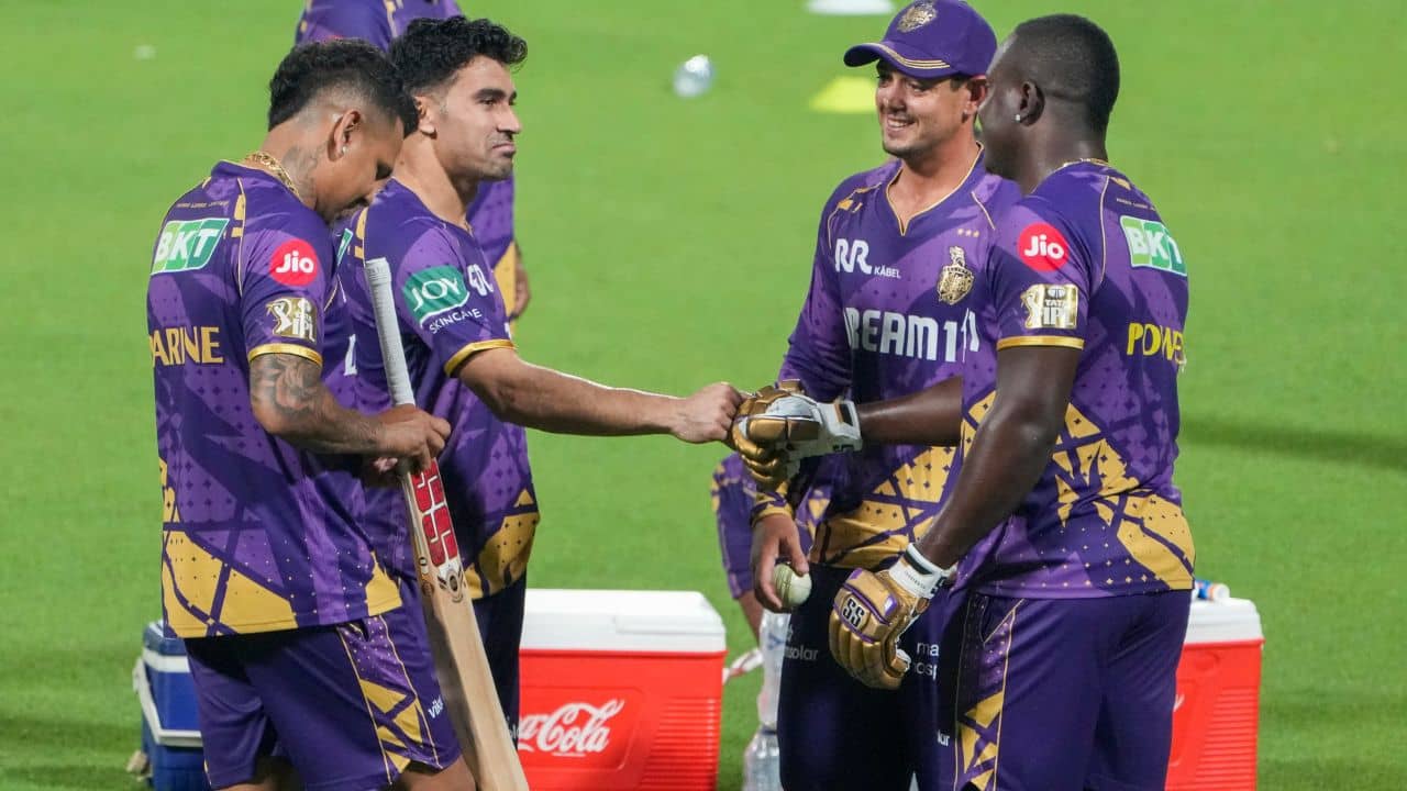 IPL 2025, KKR ভিডিয়ো: হাফ বাঙালি, হাফ ইন্ডিয়ান! কাকার সঙ্গে গল্পে মশগুল কেকেআর তারকা