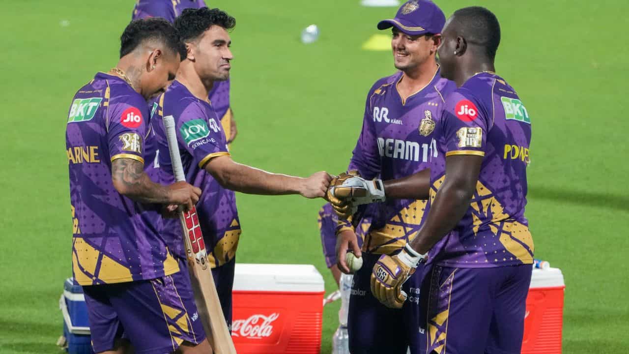 IPL 2025, KKR ভিডিয়ো: হাফ বাঙালি, হাফ ইন্ডিয়ান! 'কাকার' সঙ্গে গল্পে মশগুল কেকেআর তারকা IPL 2025, KKR ভিডিয়ো: হাফ বাঙালি, হাফ ইন্ডিয়ান! 'কাকার' সঙ্গে গল্পে মশগুল কেকেআর তারকা