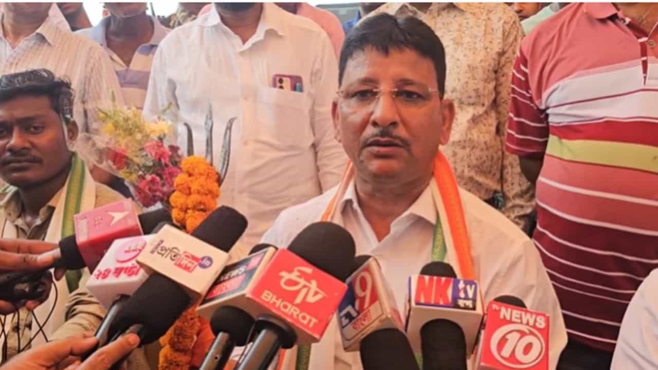 Birbhum Ramnavami: নানুরে 'ত্রিশূল' হাতে রামনবমীর মিছিলে কাজল শেখ, দেখা মিলল না কেষ্টর Birbhum Ramnavami: নানুরে 'ত্রিশূল' হাতে রামনবমীর মিছিলে কাজল শেখ, দেখা মিলল না কেষ্টর