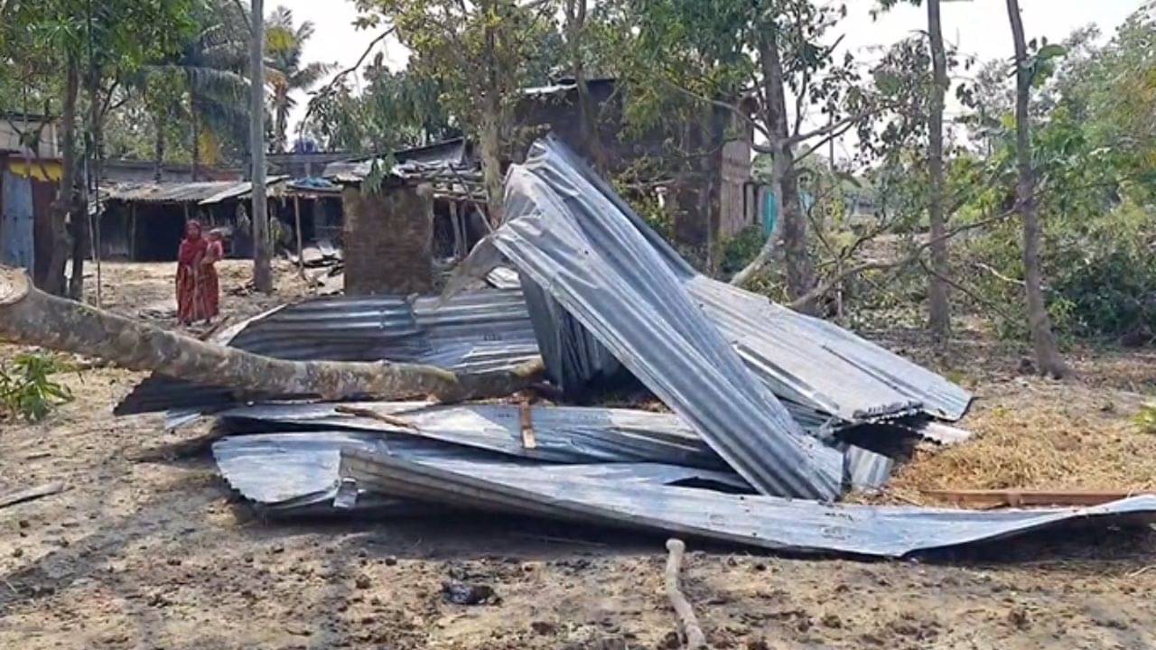 Kalbaisakhi: কালবৈশাখীতে এক লহমায় লণ্ডভণ্ড গঙ্গারামপুরের বিস্তীর্ণ অংশ