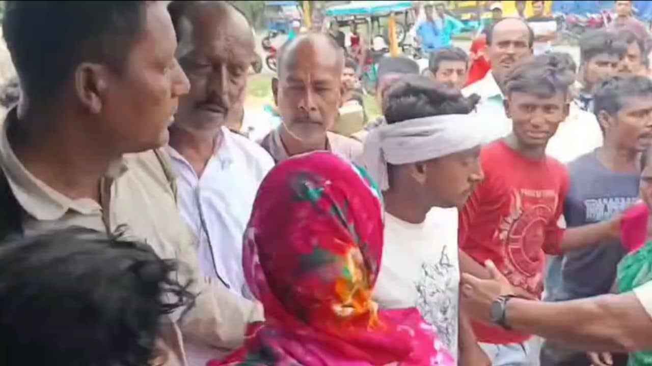 East Burdwan: বিয়ের মাত্র ৬ মাস! বিচ্ছেদ মেটাতে সালিশি সভা, সেখানেই স্বামীর ওপর ছুরি নিয়ে হামলা স্ত্রীর