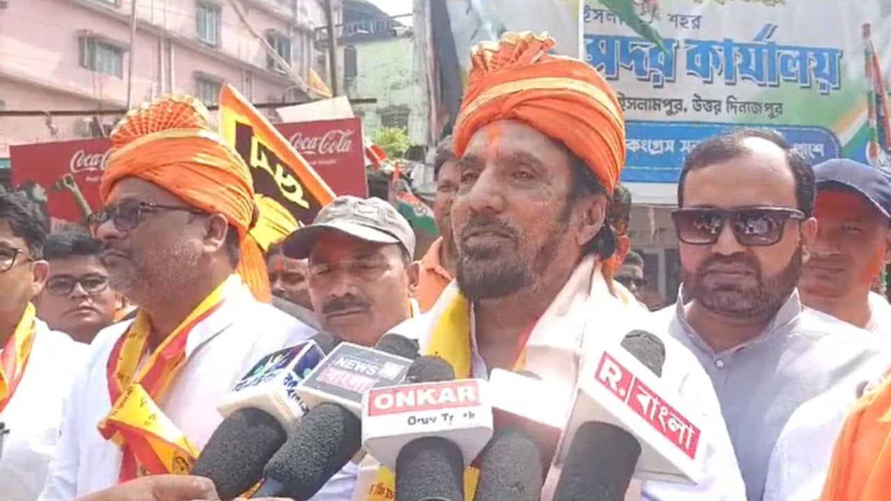 NDIN Ramnavami: সৌজন্যের ছবি! রাম নবমীতে কানাইয়াকে প্রণাম কার্তিকের