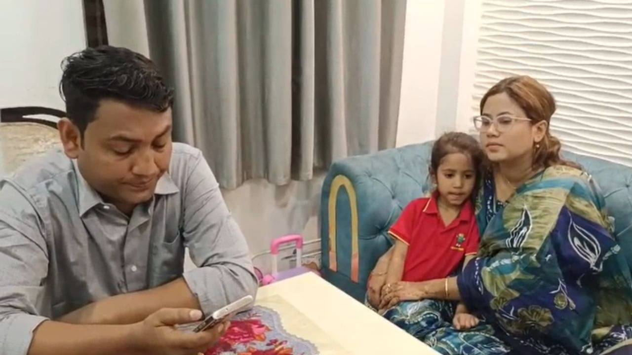 Howrah: কাশ্মীর থেকে বাড়ি ফিরলেন নুরজ মোল্লারা, এখনও ঘিরে রয়েছে আতঙ্ক