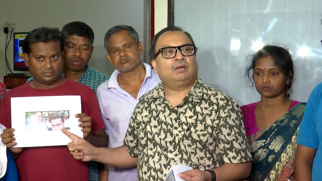 Kunal Ghosh: 'বিকাশ নিয়েছেন ২৫ লক্ষ, শামিম ৭ লক্ষ, তারপরও কেন?', CPM নেতা-নেত্রীদের ছবি দেখিয়ে এ কী বললেন কুণাল? Kunal Ghosh: 'বিকাশ নিয়েছেন ২৫ লক্ষ, শামিম ৭ লক্ষ, তারপরও কেন?', CPM নেতা-নেত্রীদের ছবি দেখিয়ে এ কী বললেন কুণাল?