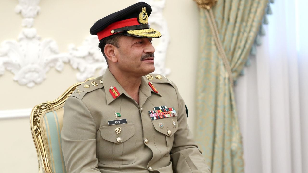 Pakistan: রাওয়ালপিন্ডির বাঙ্কারে লুকিয়ে আছেন পাক সেনাপ্রধান? কোথায় উধাও হলেন! জল্পনার মাঝেই সামনে এল একটি ছবি Pakistan: রাওয়ালপিন্ডির বাঙ্কারে লুকিয়ে আছেন পাক সেনাপ্রধান? কোথায় উধাও হলেন! জল্পনার মাঝেই সামনে এল একটি ছবি