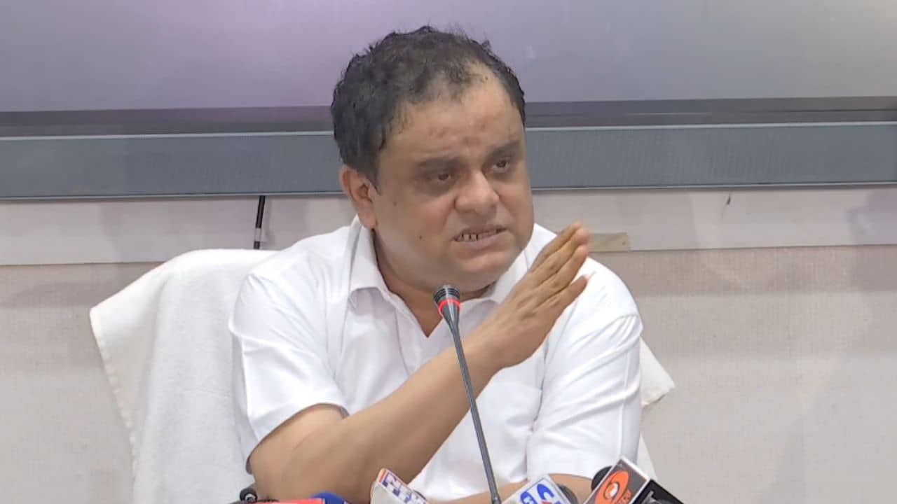 Bratya Basu: এসএসসি বেতন নিশ্চিত করবে, আর তাদেরই কাজ করতে দেবেন না!, আন্দোলনকারীদের বললেন ব্রাত্য